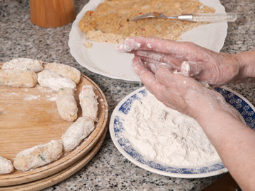 portugal-preparation-croquettes-64440875-small-jpg